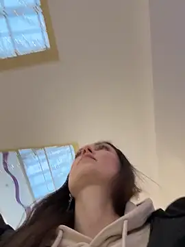 ZaraHill online show from December 3, 4:04 am