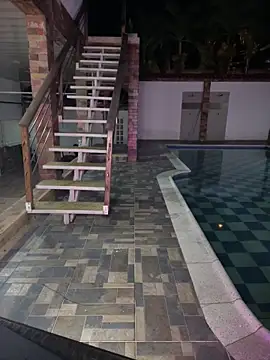 AnitaDuque online show from April 10, 6:30 am