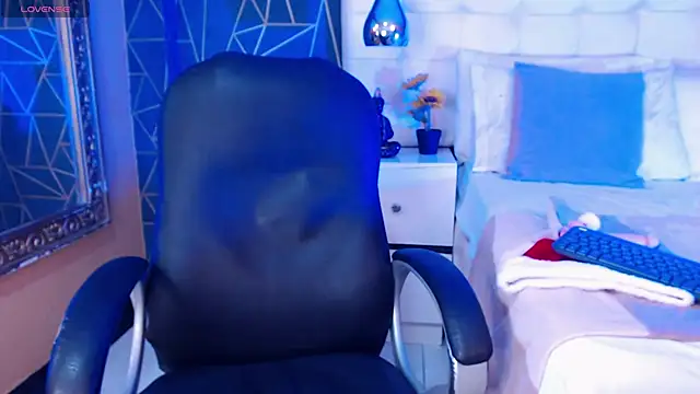 MiaFisherr online show from December 18, 8:35 pm