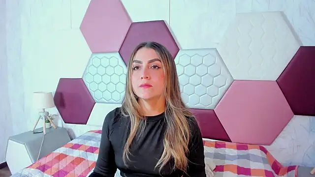 AriaRous online show from February 7, 5:28 pm