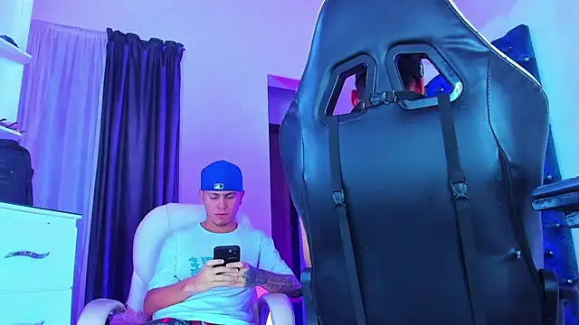 kingoftheuniverse888 online show from December 4, 12:02 am