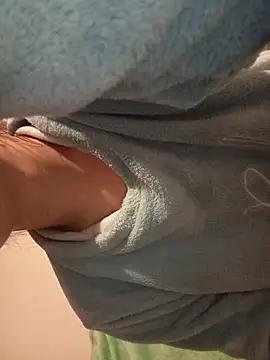 gatitachula93 online show from February 1, 8:29 pm