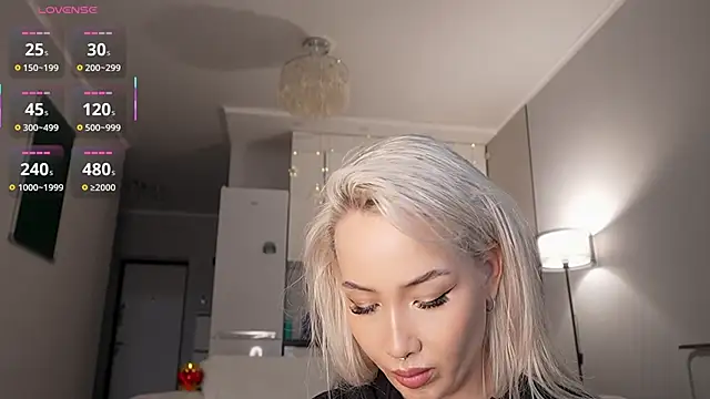 yoursecretloveee online show from February 12, 12:29 pm