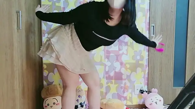 Noel room online show from December 22, 4:54 pm