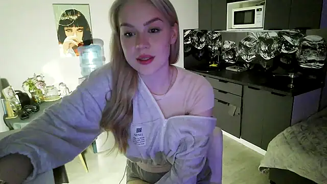 LunaPeony online show from February 5, 4:54 pm