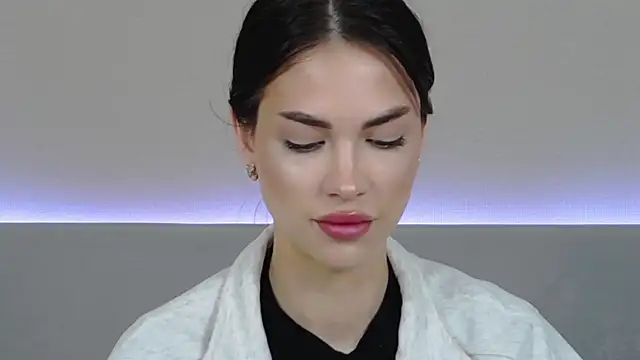 RachaelMils online show from April 10, 6:30 am