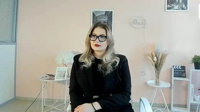 AuraBogucki online show from December 16, 10:21 am