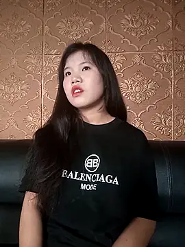 leo-wildd online show from December 4, 8:27 am