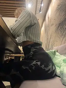 Betsy online show from December 15, 4:12 pm