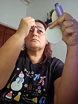 VioletBruces online show from April 21, 9:55 pm