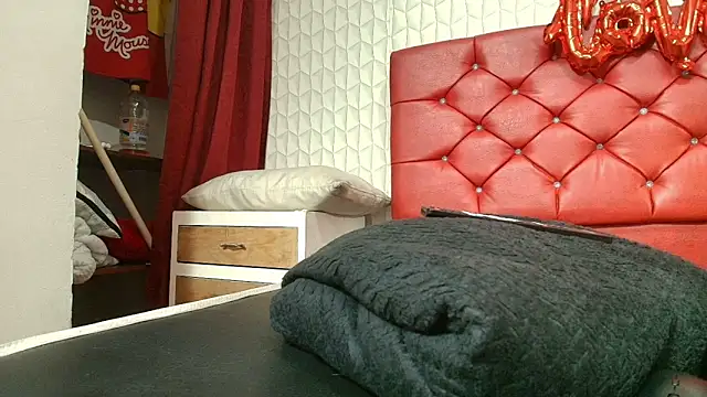 Elizabetth Roman online show from February 23, 8:52 pm