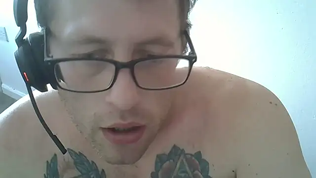 makemeobey1990 online show from December 5, 2:18 pm