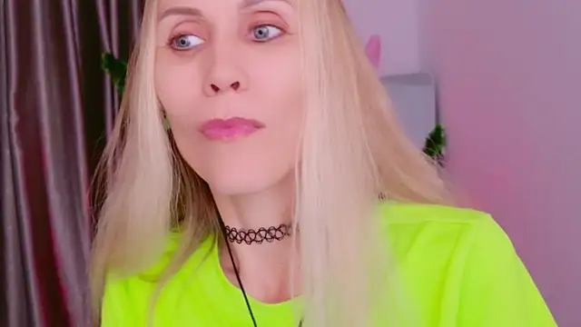 betty xoxoo online show from December 15, 8:41 am