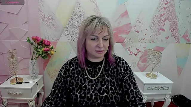 winky pinky  online show from December 5, 1:01 pm