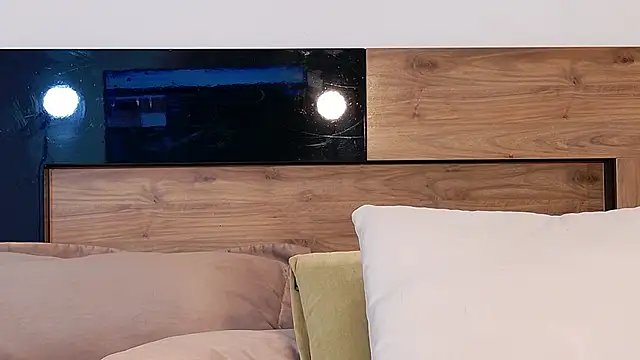 LucyHanks online show from February 25, 4:38 pm