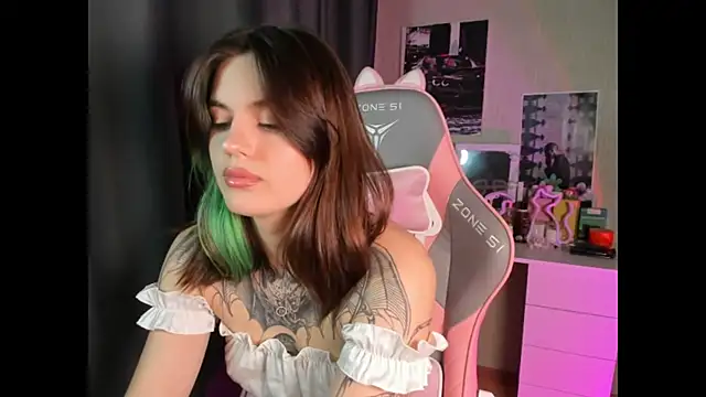 NikkieKitty online show from December 20, 8:02 pm