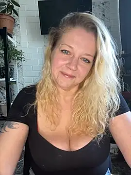 JenniferCarmen online show from May 27, 6:21 am