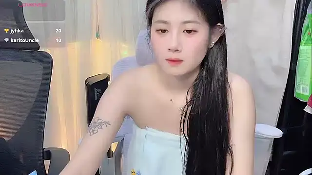 Yvonne-07 online show from December 19, 1:03 pm