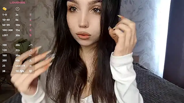 Qwami Amie online show from April 14, 7:52 am