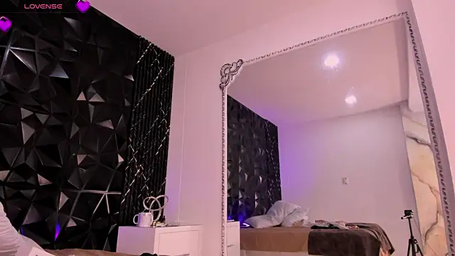 AriadnaLoren online show from February 22, 6:47 am