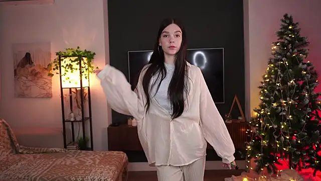 CarolynnDepetris online show from December 16, 8:42 am