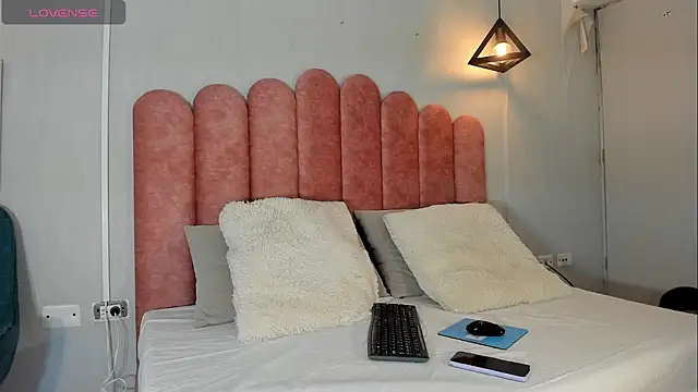 bella jonnes  online show from December 17, 8:24 pm