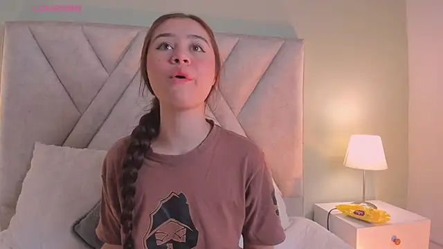 Amelia Saenz  online show from February 16, 7:25 pm