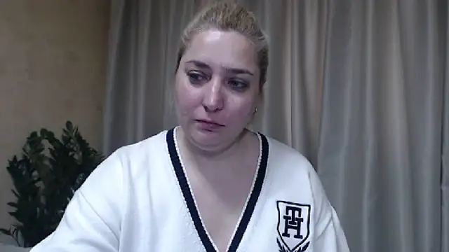 sweetpussy13 online show from March 1, 8:03 am