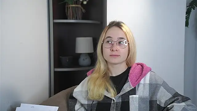 KenaLeski online show from December 14, 6:08 am