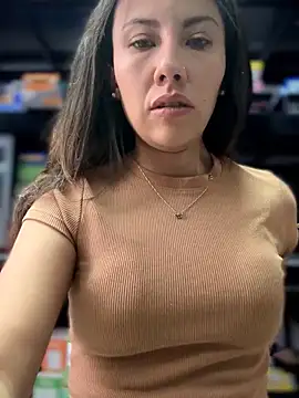 im loreinnn online show from December 16, 2:12 pm