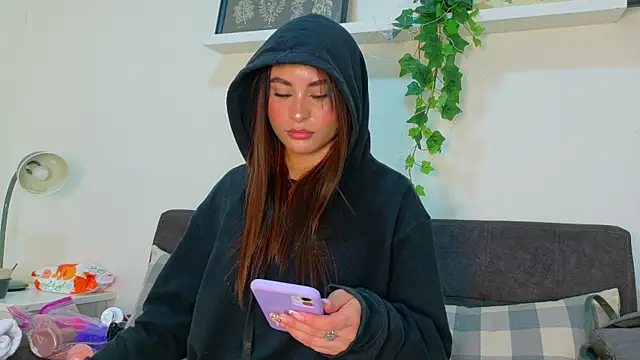 Miia Anderson online show from April 6, 1:12 pm