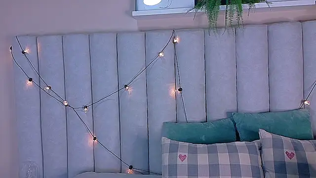 Miia Anderson online show from April 1, 1:01 pm