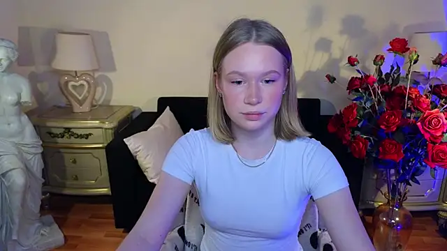 RebeccaLewis online show from December 16, 11:27 am