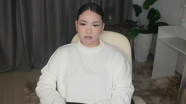 AyannaMilian online show from December 19, 9:23 am