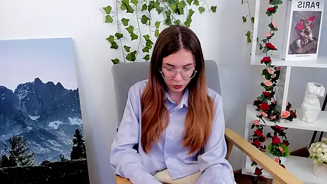 HalleyKeer online show from December 15, 5:45 am