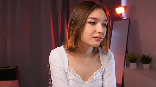 Leyla crsh online show from March 1, 6:02 am