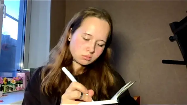 RollDols online show from December 16, 9:20 pm