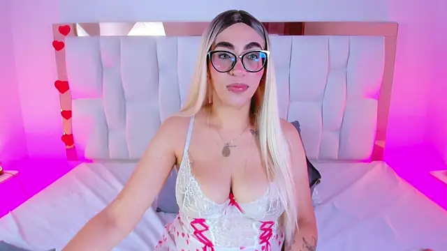 CamilleJuicy  online show from April 5, 12:48 pm