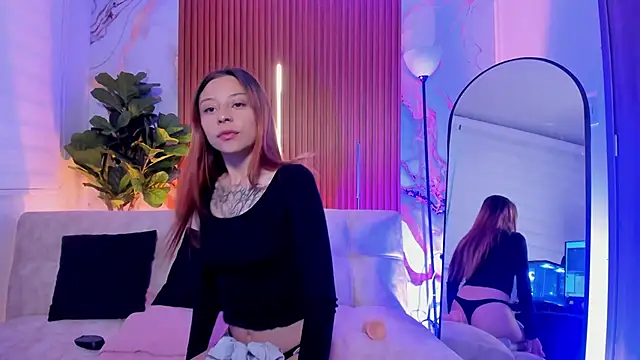 Nickie reed  online show from January 5, 8:45 pm