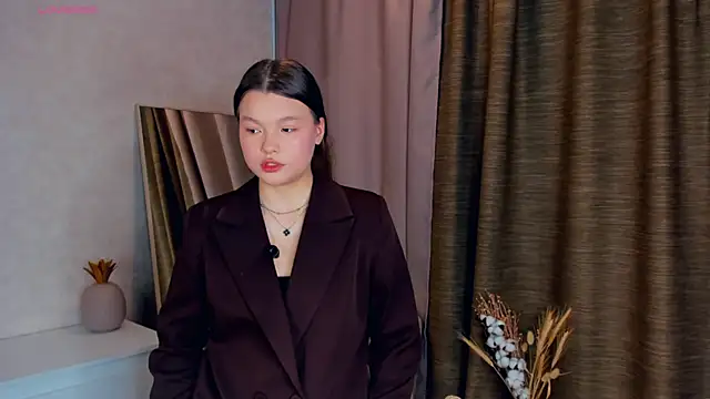 WindyAske online show from December 18, 1:38 pm