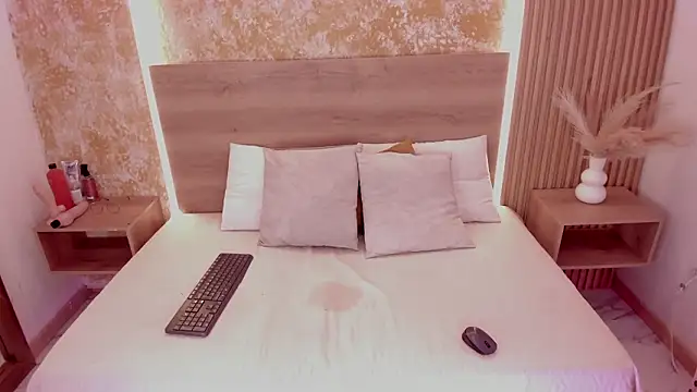 amber  ferrera online show from January 31, 7:45 pm