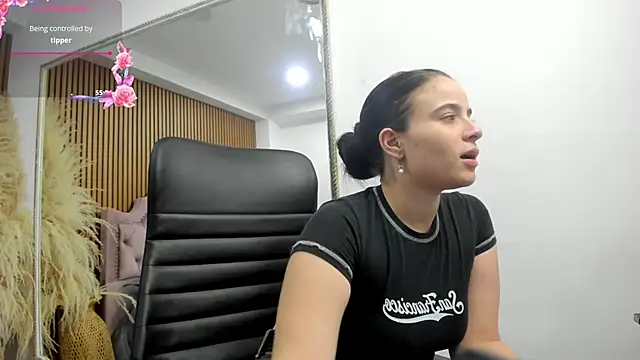 ChannelWhitee  online show from March 3, 9:32 pm