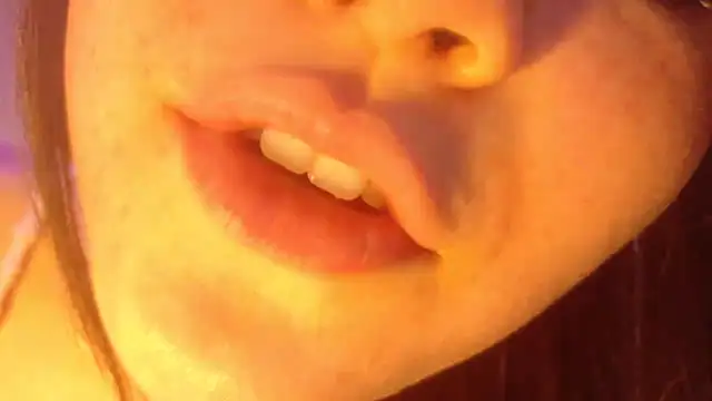 luvvivii online show from February 2, 12:20 am