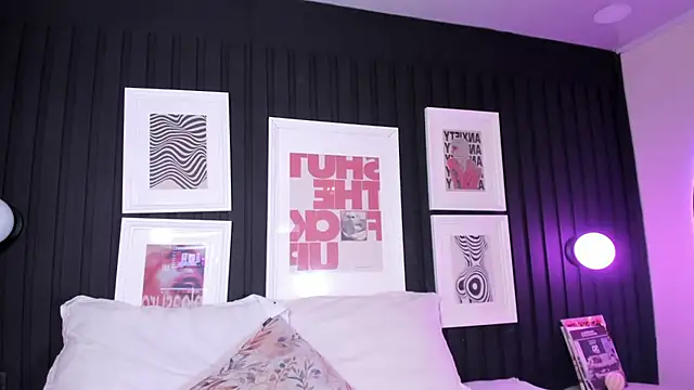 leslie thompson online show from January 14, 7:52 pm