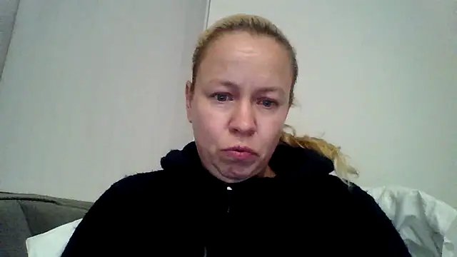 jennyblondeuk online show from March 13, 9:49 pm