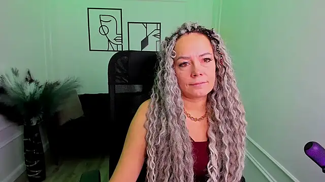 SamanthaReider online show from January 12, 11:15 am