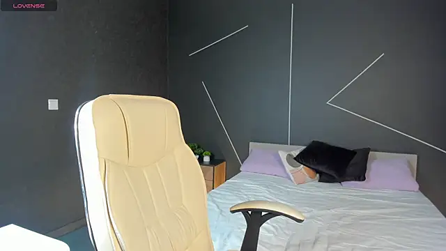 ChloeAlba online show from April 23, 4:20 am