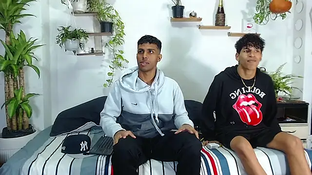 Interracial Snow Bunny online show from January 16, 10:28 pm