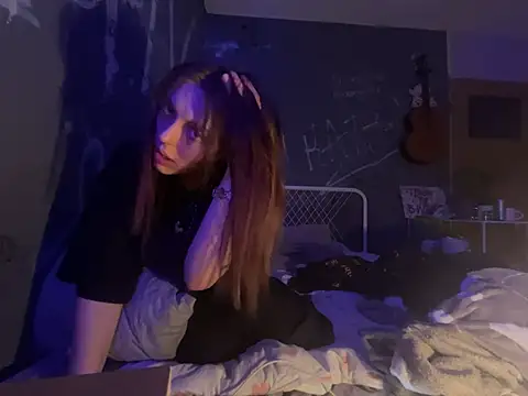 EmmaLyrica online show from May 2, 7:50 pm