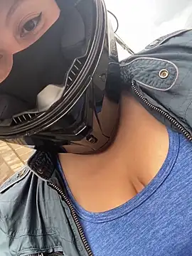 Scarlet auraa online show from February 4, 8:01 pm